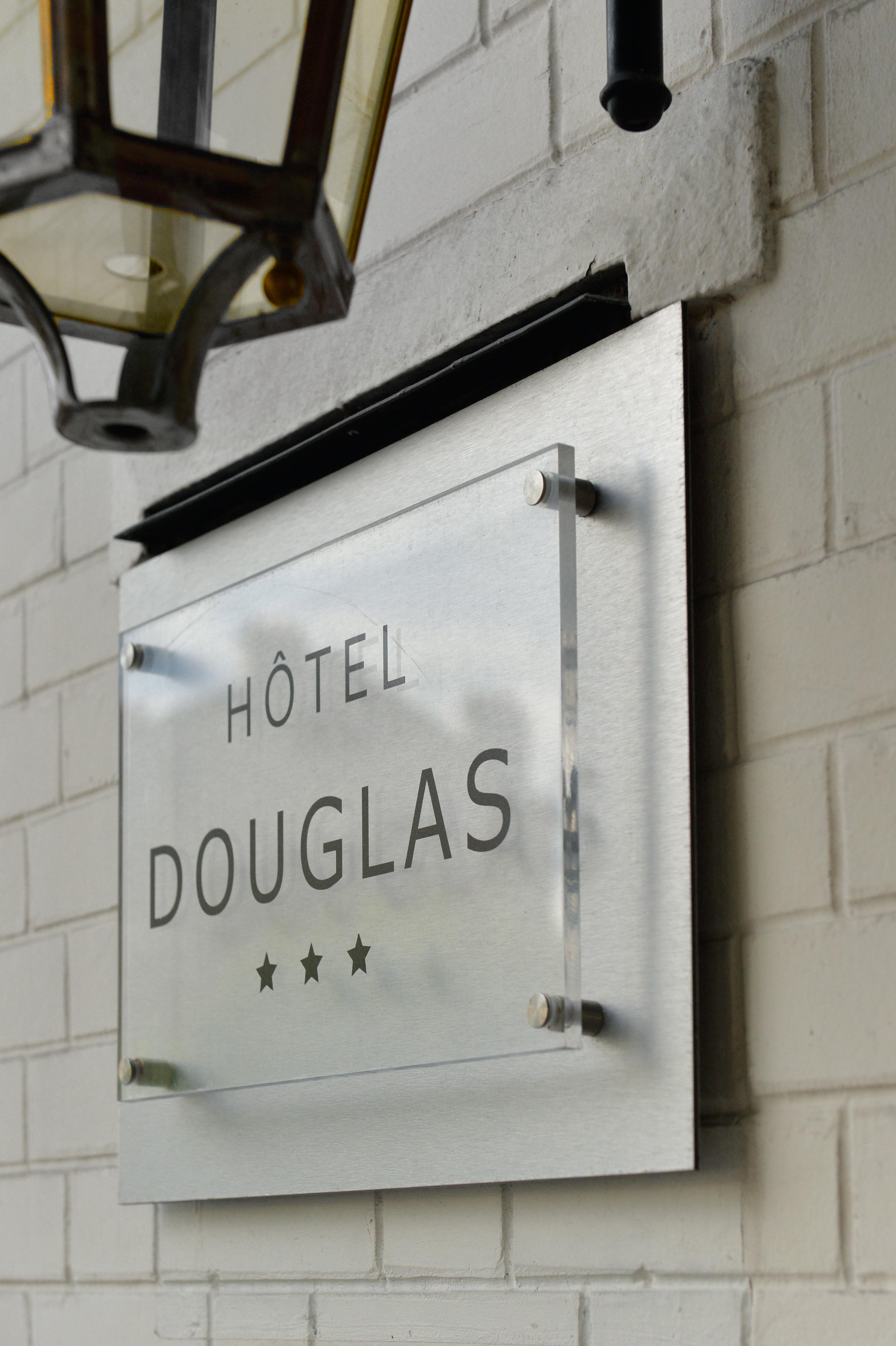 Hotel Douglas Puteaux Exteriör bild