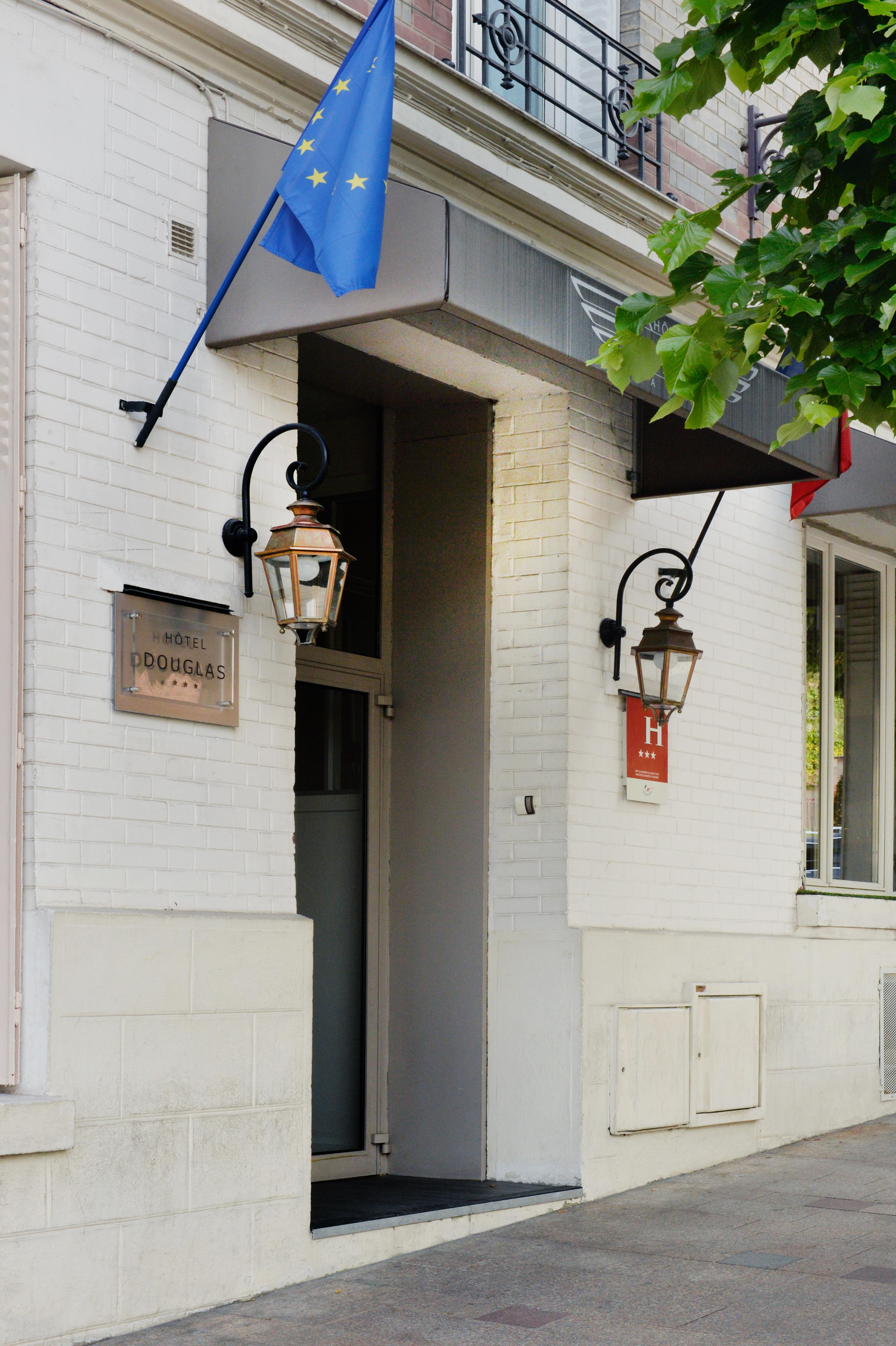 Hotel Douglas Puteaux Exteriör bild